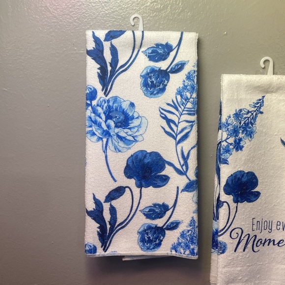 NWT-Set of 3- Beautiful White & Blue Floral- Enjoy Every Moment- Kitchen Towels - Picture 6 of 17